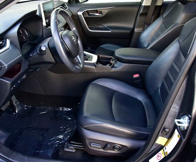 Used 2019 Toyota RAV4 Limited w/ Advanced Technology Package image 13