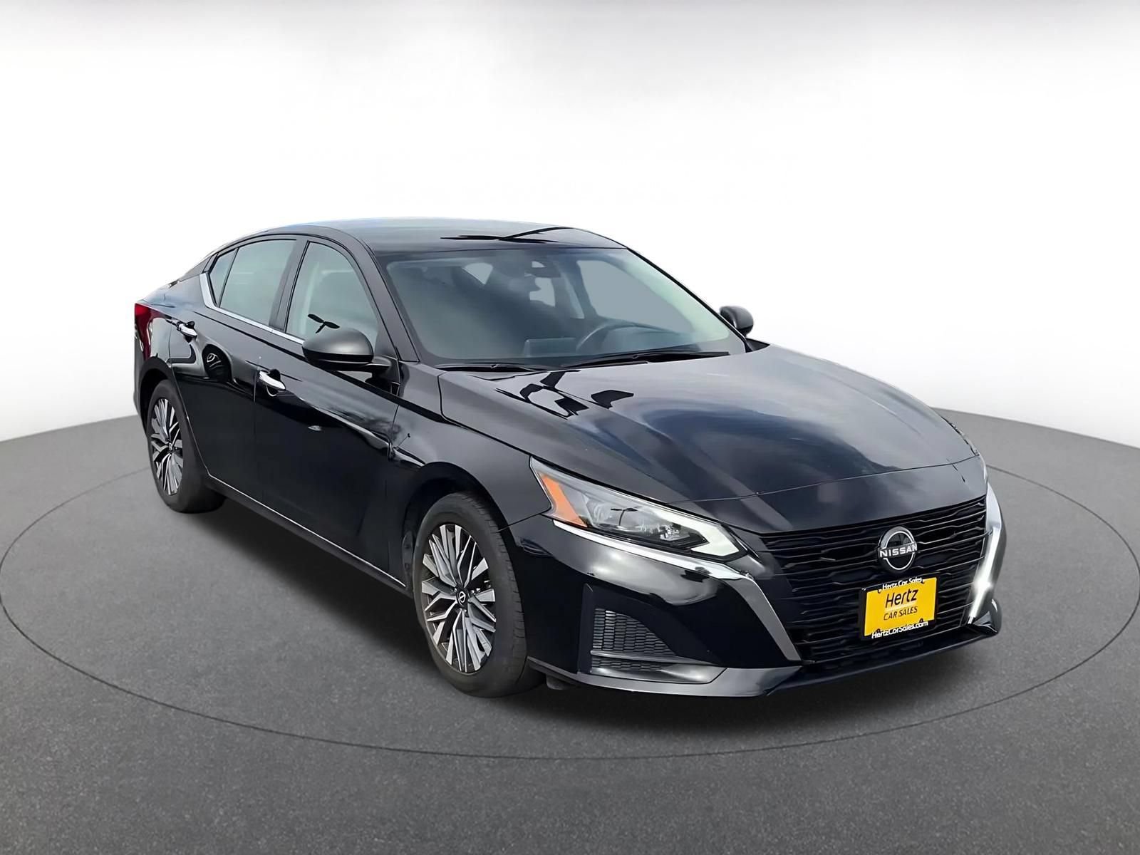 Used 2025 Nissan Altima 2.5 SV FWD image 3