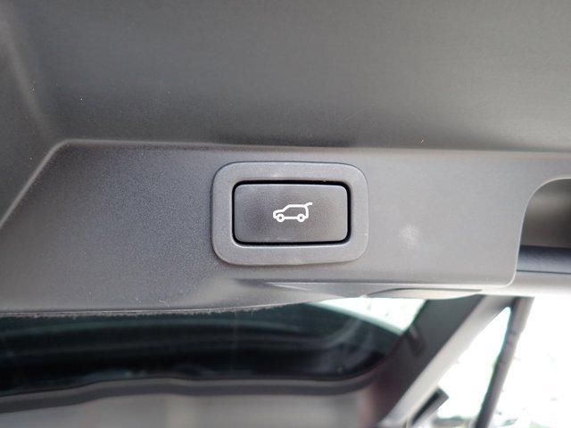Used 2022 Land Rover Range Rover Sport SVR AWD/4WD image 9