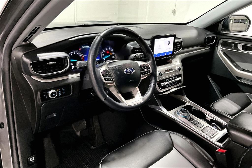 Used 2023 Ford Explorer XLT w/ Equipment Group 202A image 16