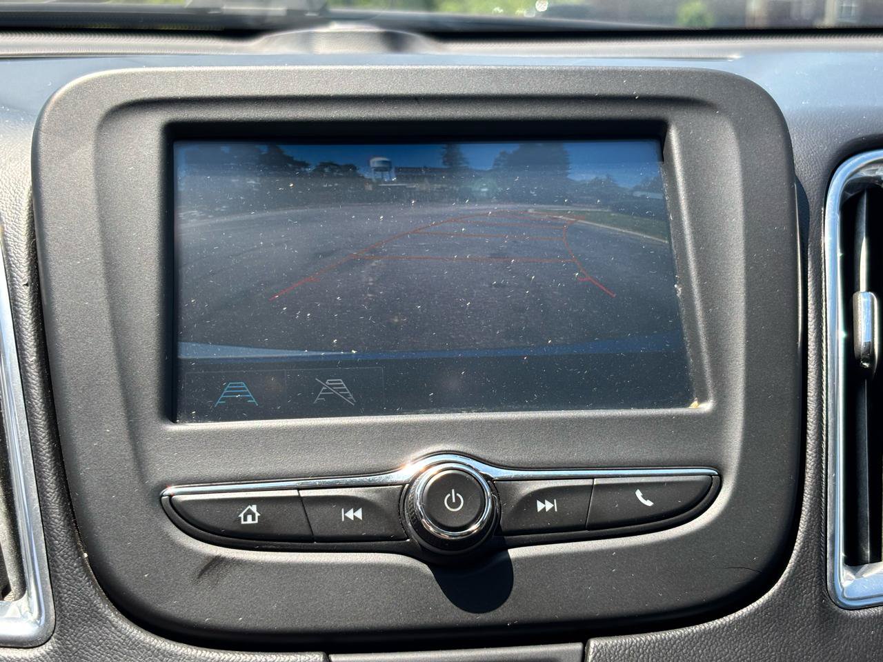 Used 2017 Chevrolet Malibu LT FWD image 25