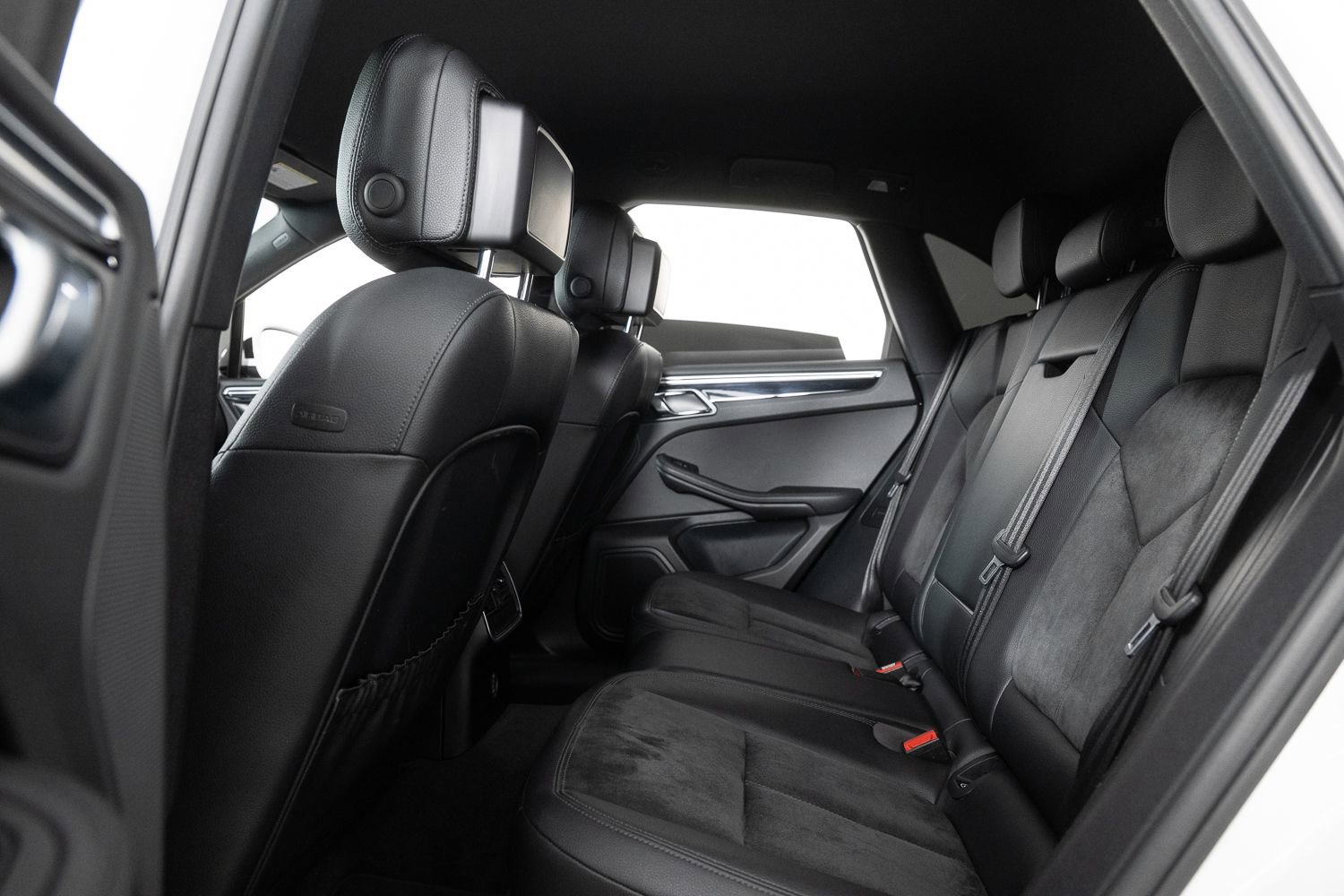 Used 2018 Porsche Macan image 18