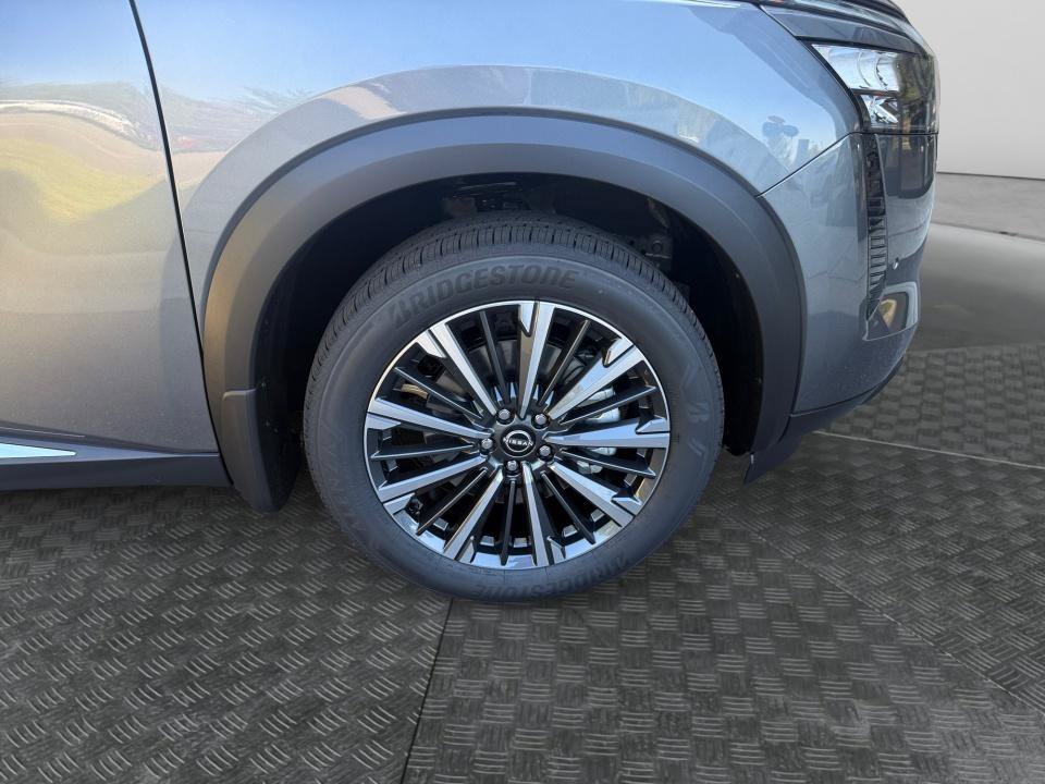 New 2026 Nissan Pathfinder Platinum FWD image 25