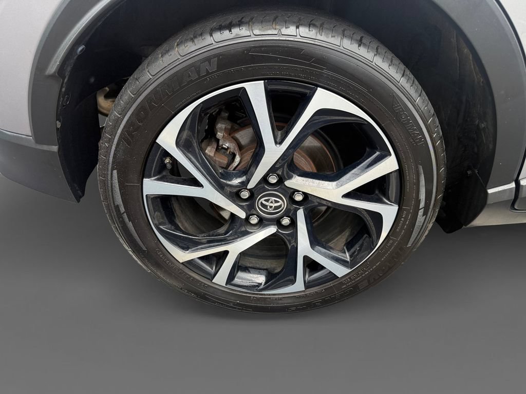 Used 2018 Toyota C-HR XLE FWD image 10