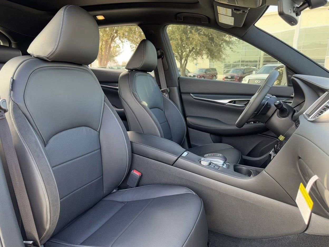 New 2025 INFINITI QX50 Sport image 27