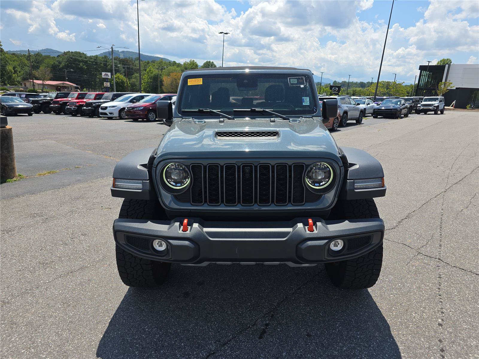 Used 2024 Jeep Gladiator Mojave w/ Technology Group AWD/4WD image 8