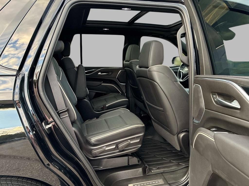 Used 2024 Cadillac Escalade Premium Luxury w/ Performance Package AWD/4WD image 12