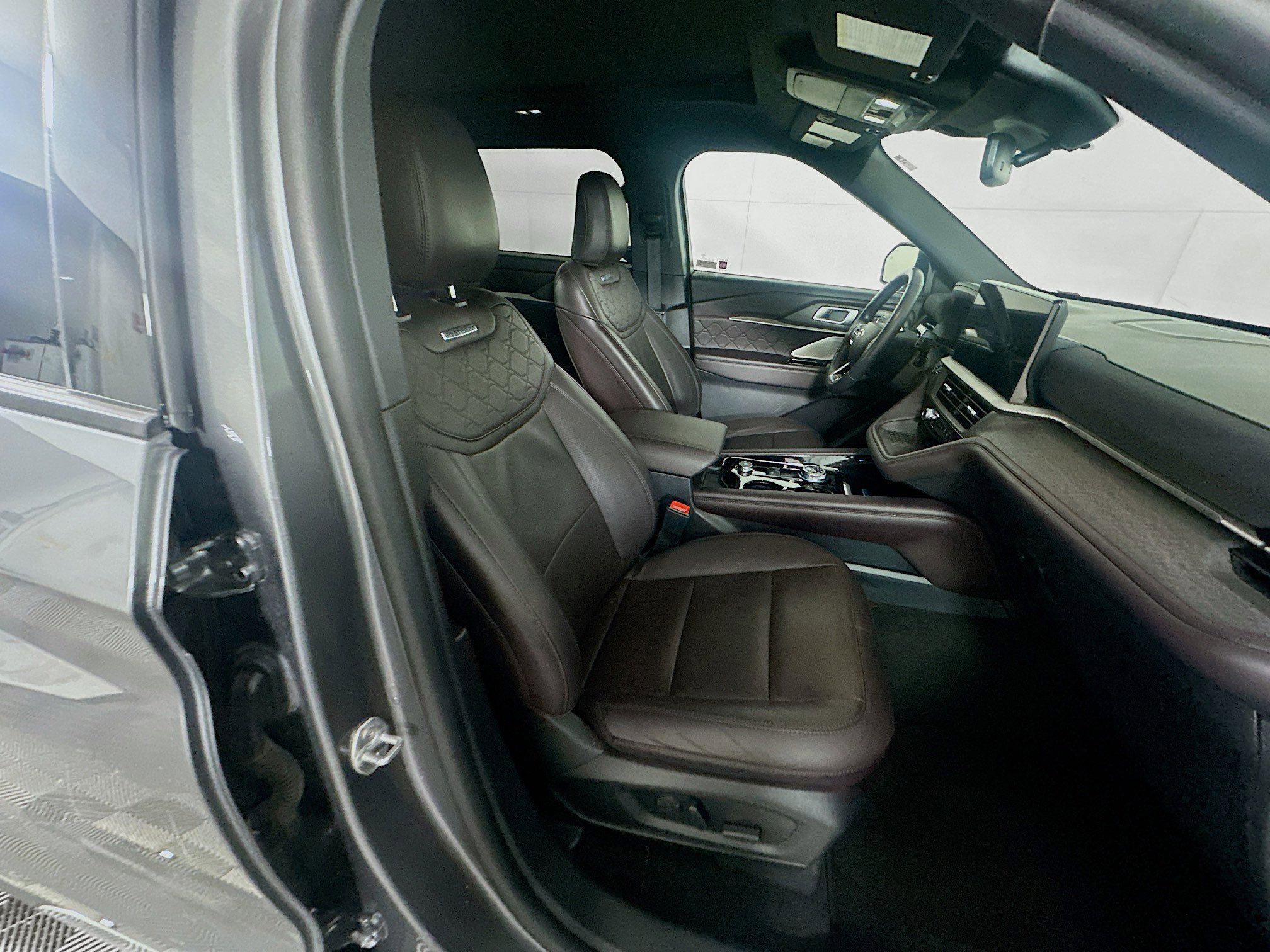 Used 2025 Ford Explorer Platinum w/ LUX Leather Package image 33