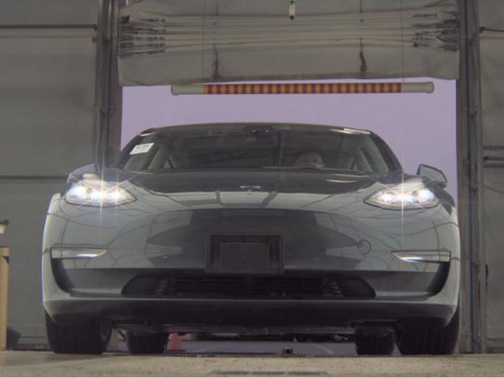 Used 2023 Tesla Model 3 Performance image 3