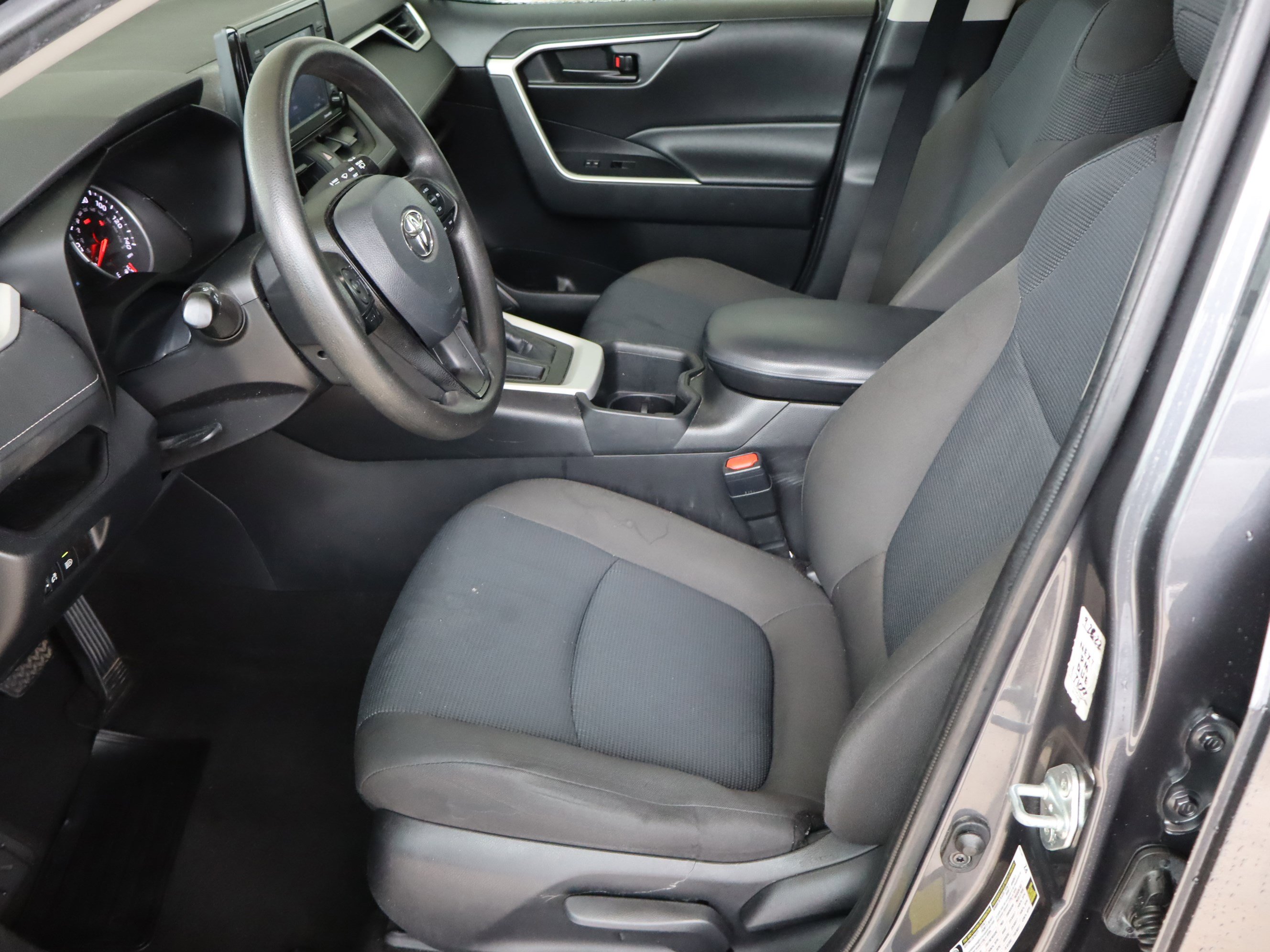 Used 2022 Toyota RAV4 LE image 16