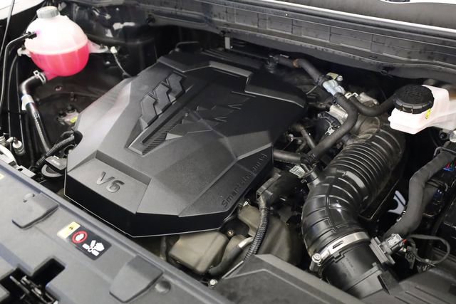 Used 2025 Kia Carnival FWD image 12