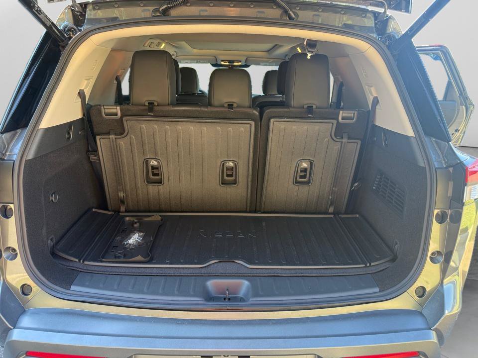 New 2026 Nissan Pathfinder Platinum FWD image 15