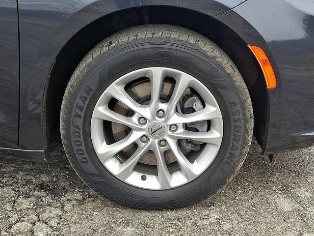 Used 2021 Chrysler Pacifica Touring AWD/4WD image 34