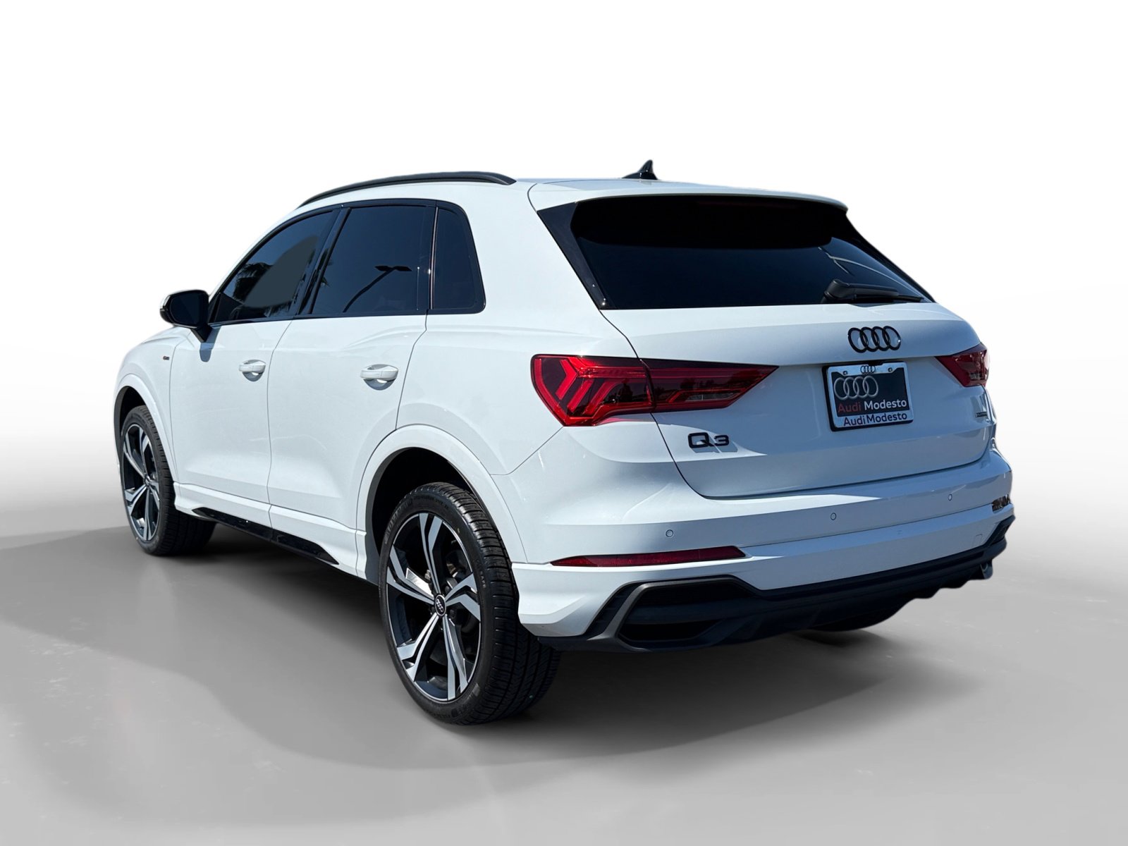 Used 2023 Audi Q3 2.0T Premium Plus w/ Premium Plus Package AWD/4WD image 3