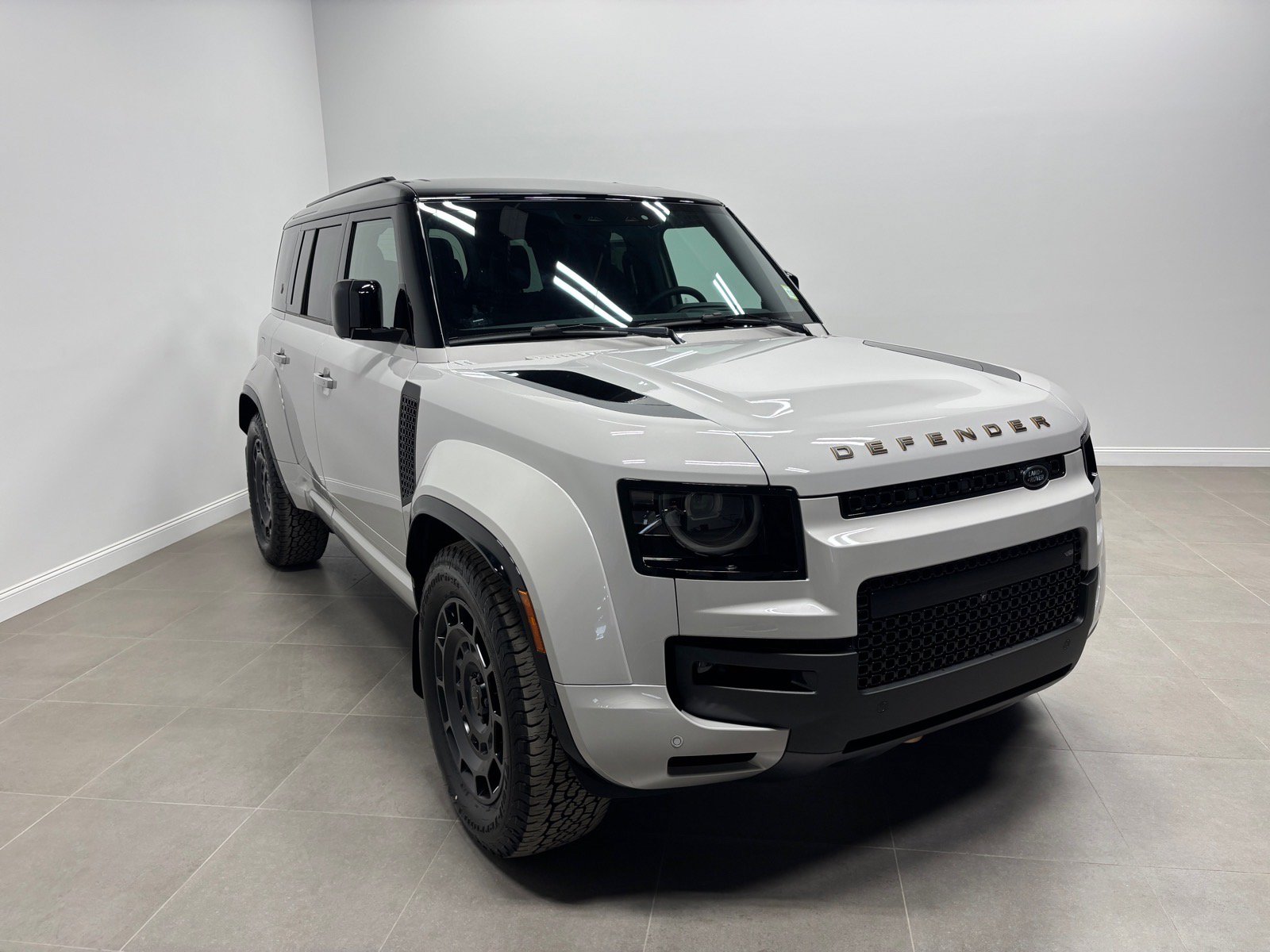 New 2026 Land Rover Defender 110 OCTA AWD/4WD image 4
