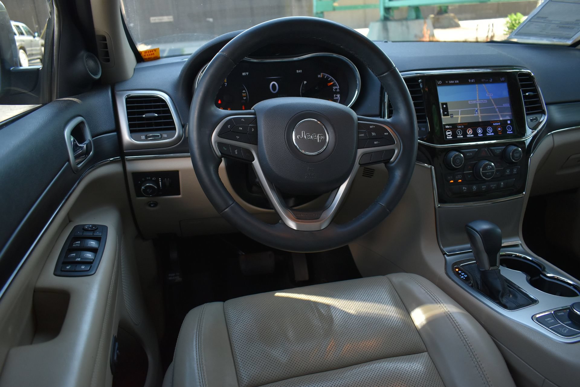 Used 2019 Jeep Grand Cherokee Limited w/ Luxury Group II AWD/4WD image 18