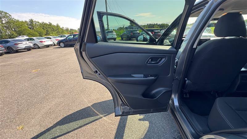 Used 2024 Nissan Rogue S AWD/4WD image 35