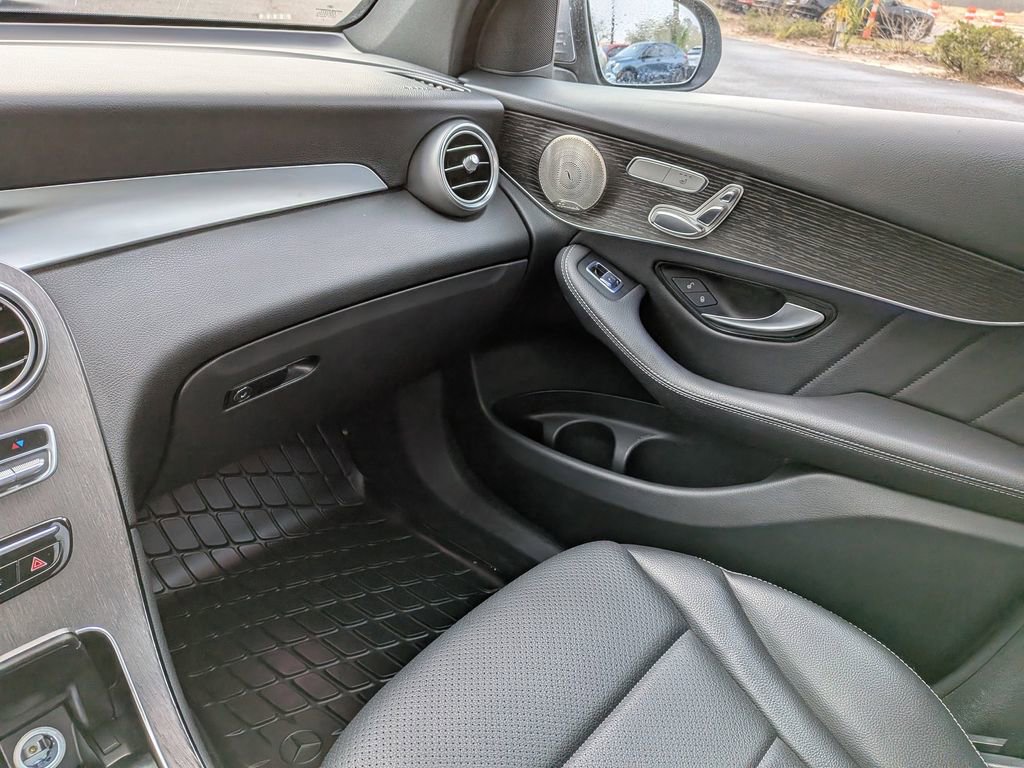 Used 2021 Mercedes-Benz GLC 300 4MATIC w/ AMG Line image 18