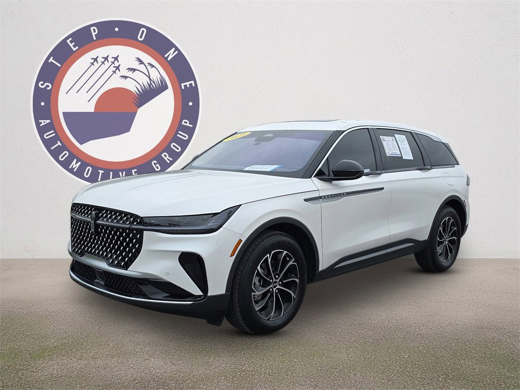 Used 2025 Lincoln Nautilus Premier w/ Equipment Group 102A image 1