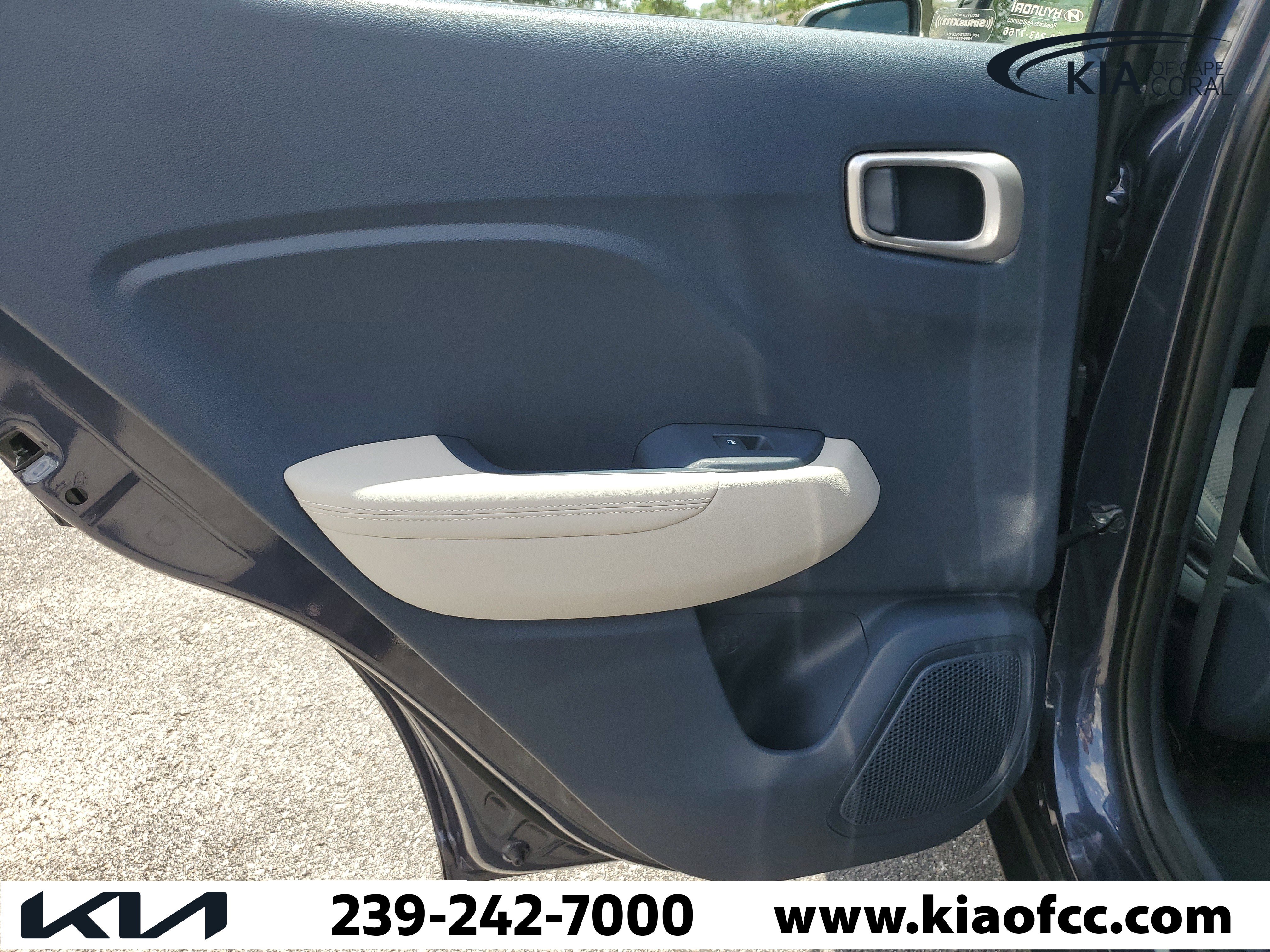 Used 2023 Hyundai Venue Limited w/ Cargo Package FWD image 12