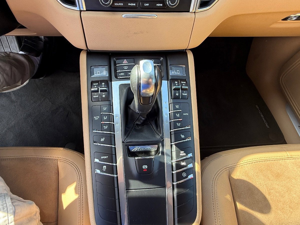 Used 2017 Porsche Macan w/ Premium Package AWD/4WD image 30