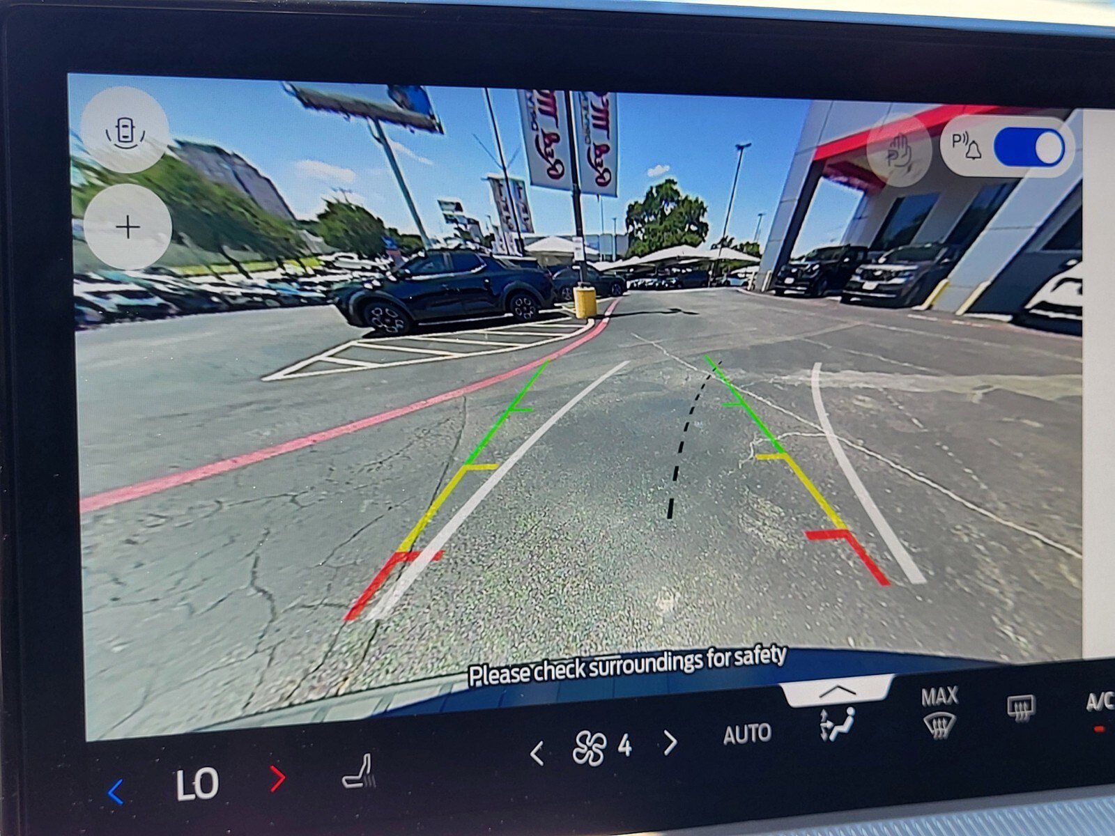 Used 2025 Ford Explorer Active RWD image 21