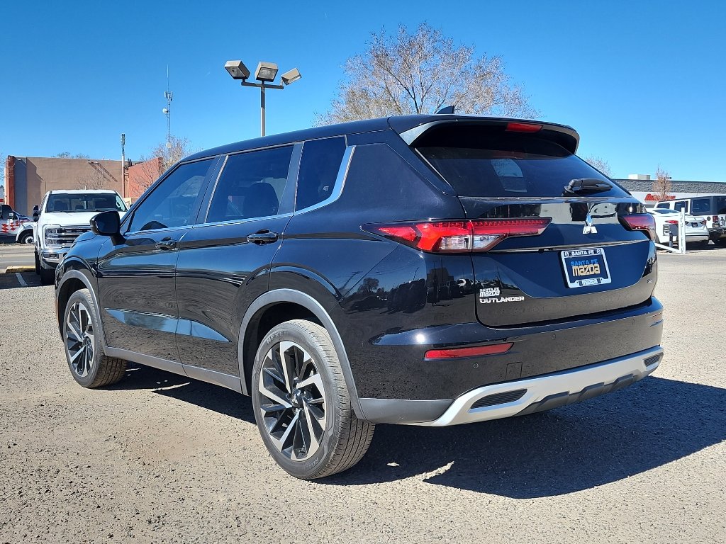 Used 2022 Mitsubishi Outlander SEL Black Edition image 8
