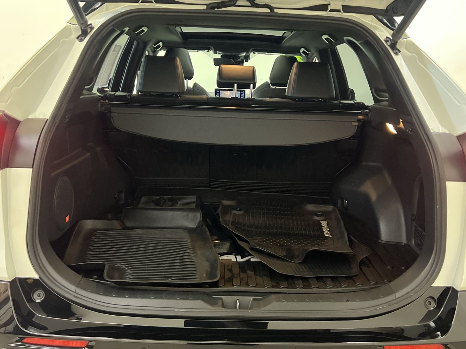 Used 2020 Toyota RAV4 XSE AWD/4WD image 25