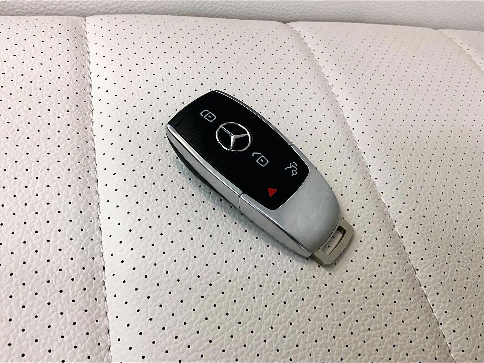 Used 2026 Mercedes-Benz GLS 450 4MATIC image 12