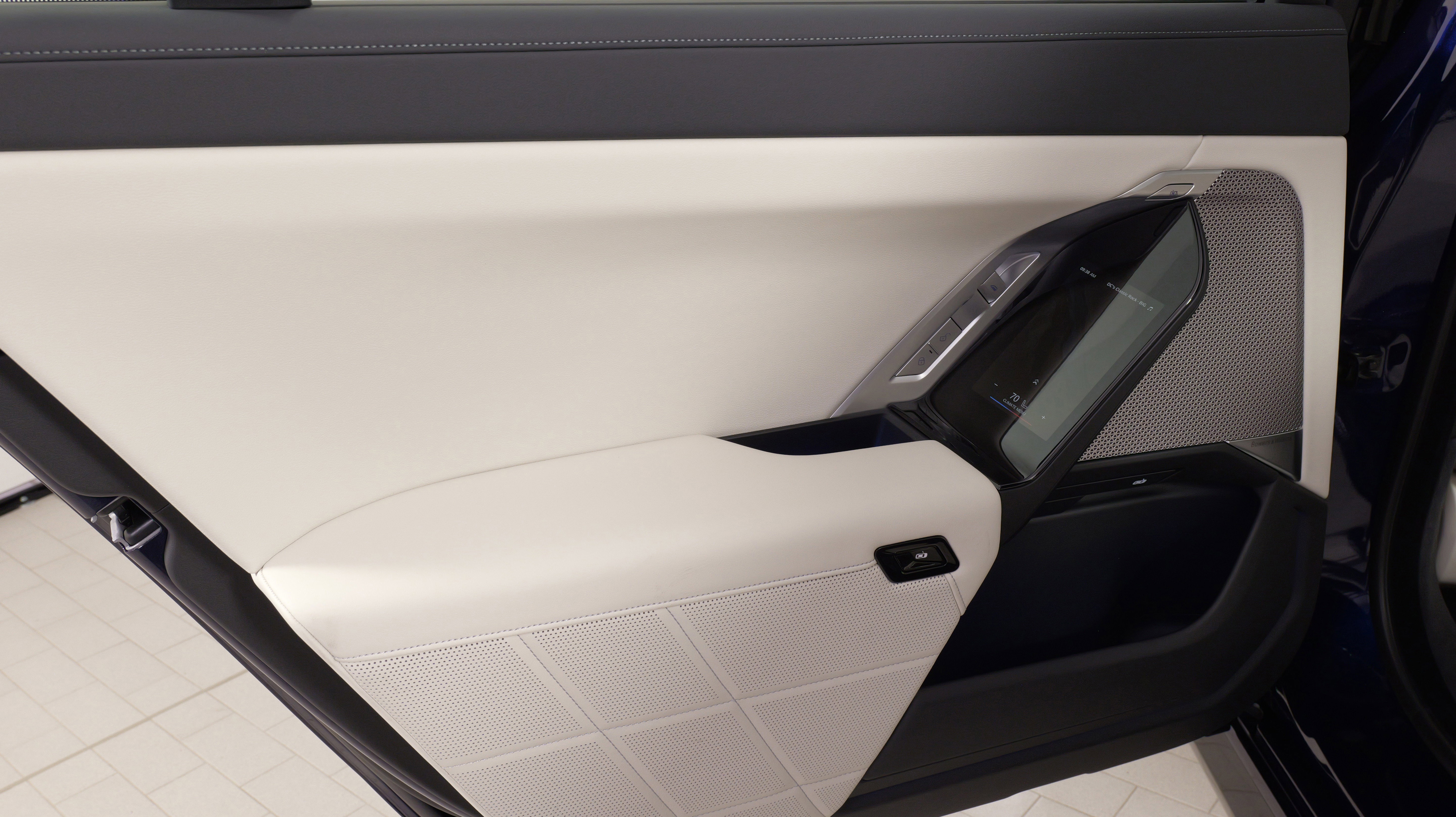 Used 2023 BMW 760i xDrive image 23