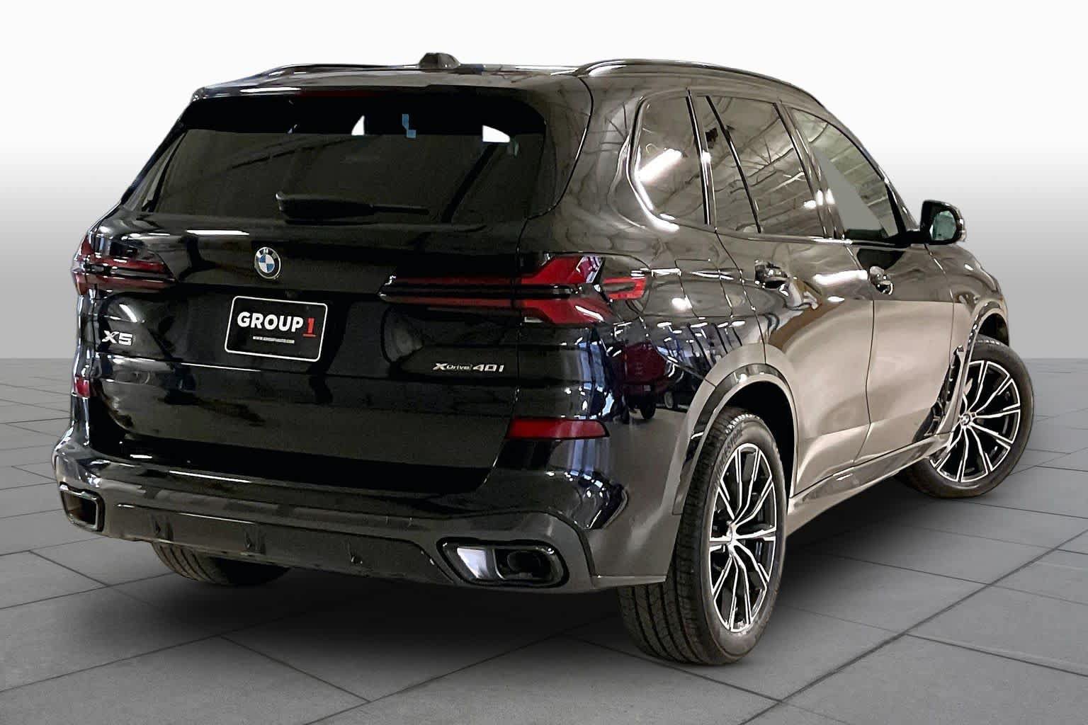 Used 2024 BMW X5 xDrive40i w/ M Sport Package AWD/4WD image 12