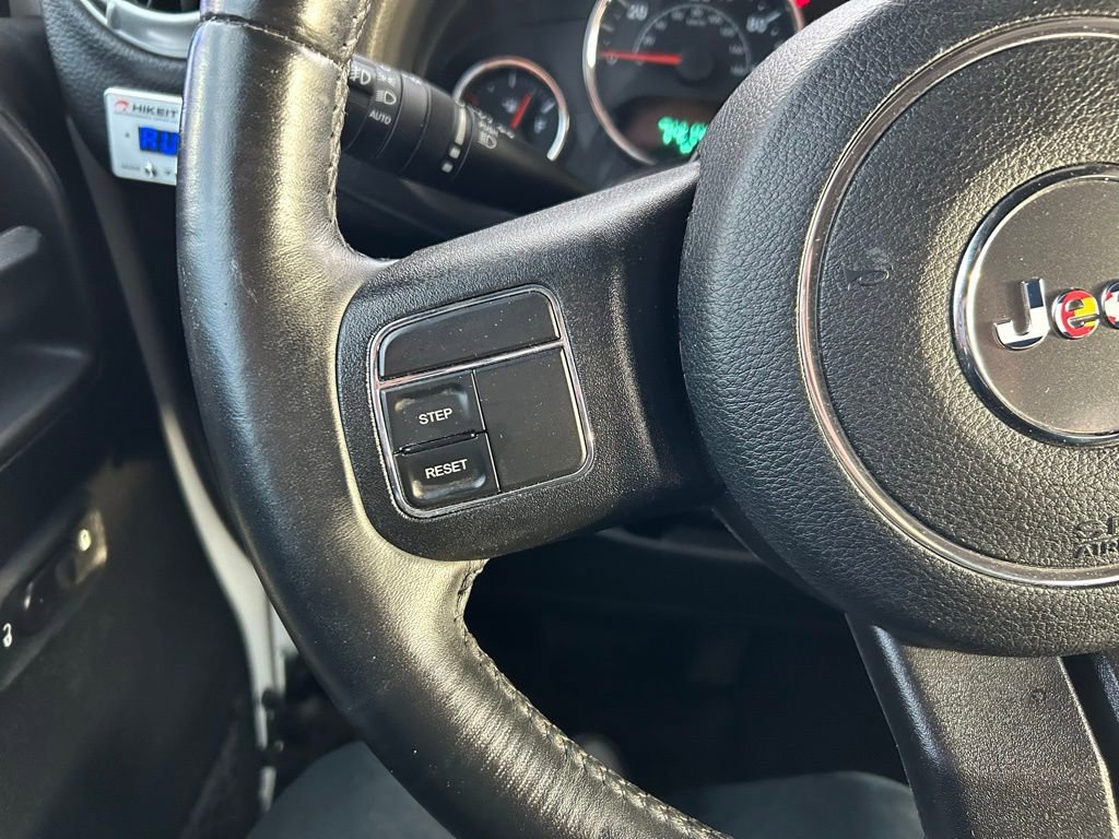 Used 2016 Jeep Wrangler Unlimited Rubicon image 21