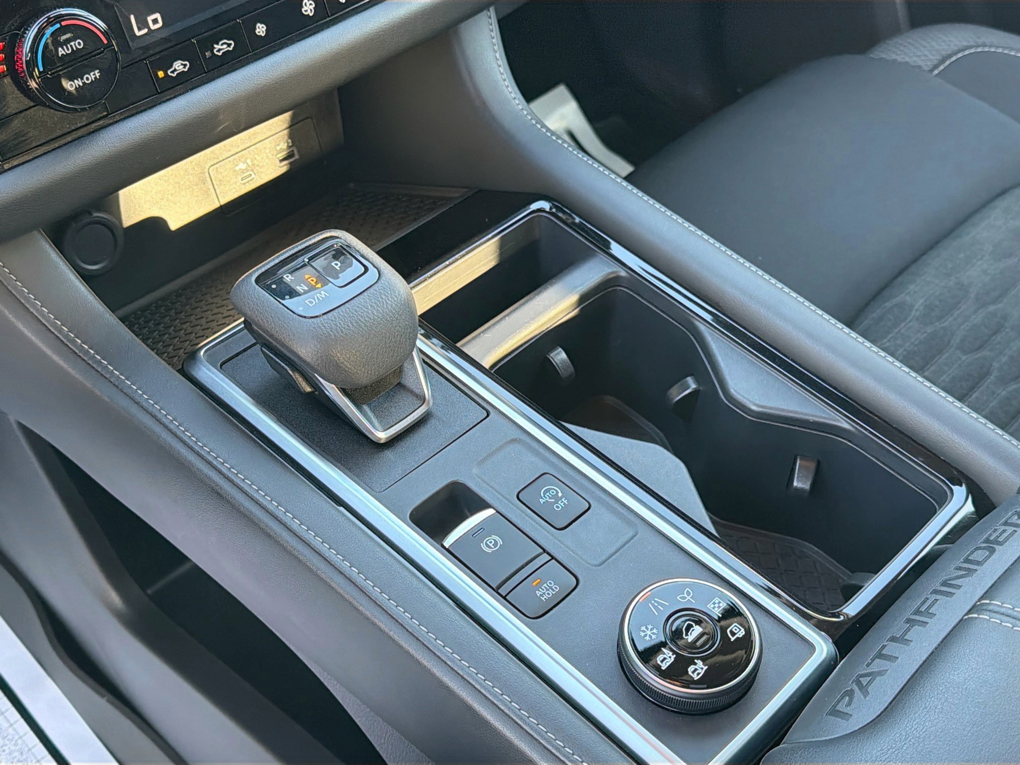 Used 2023 Nissan Pathfinder SV w/ SV Premium Package image 29