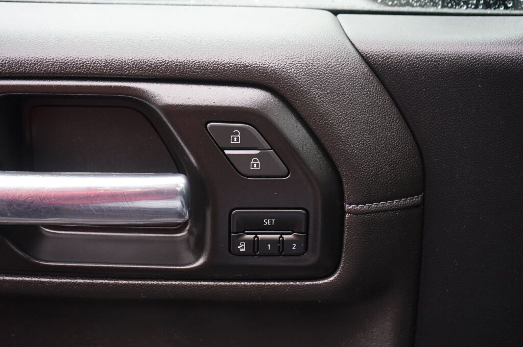 Used 2021 GMC Sierra 2500 Denali w/ Denali Ultimate Package image 19