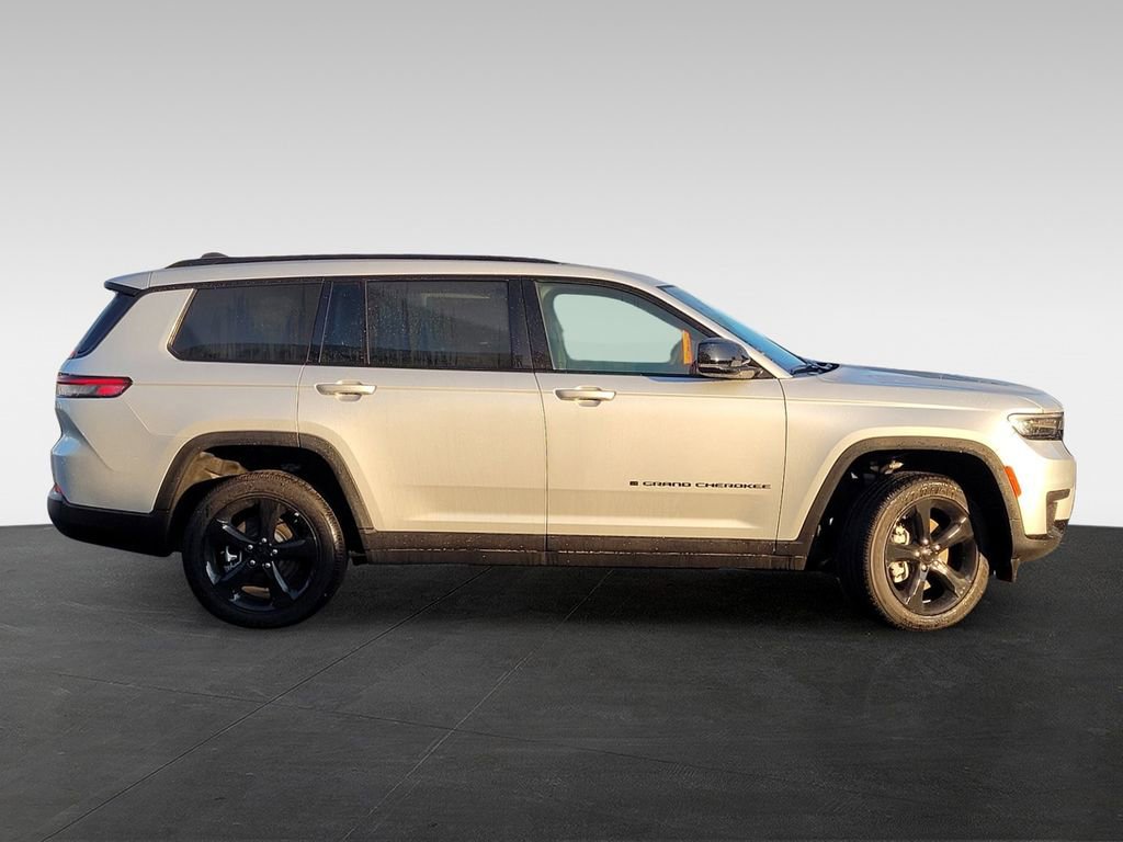 New 2025 Jeep Grand Cherokee L Altitude RWD image 3