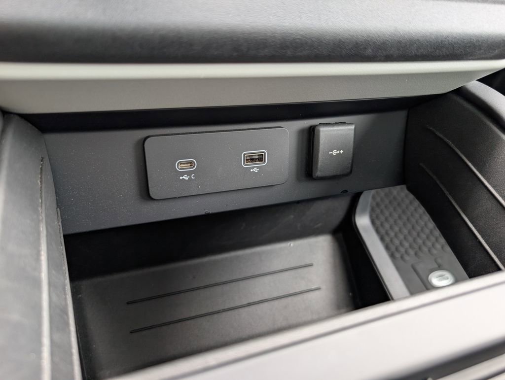 Used 2024 Land Rover Defender 130 S image 21