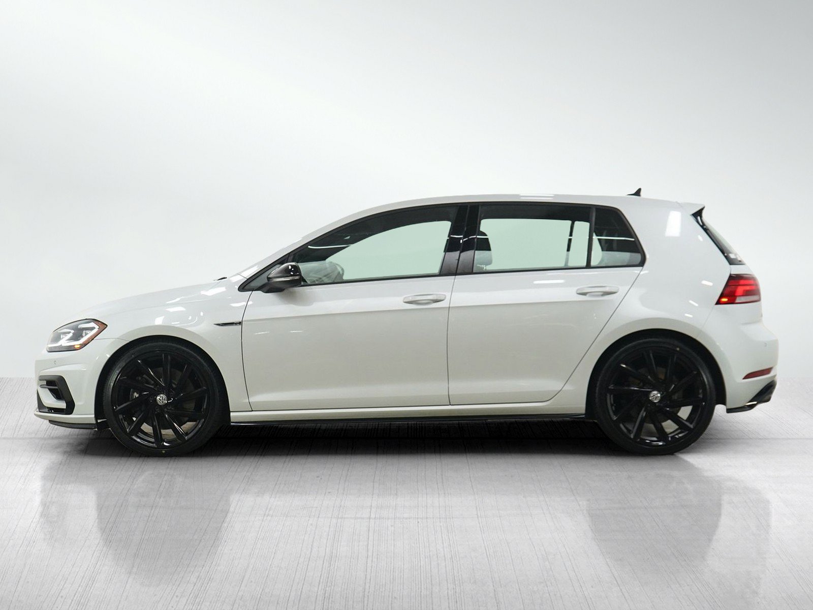 Used 2018 Volkswagen Golf R 4-Door AWD/4WD image 2