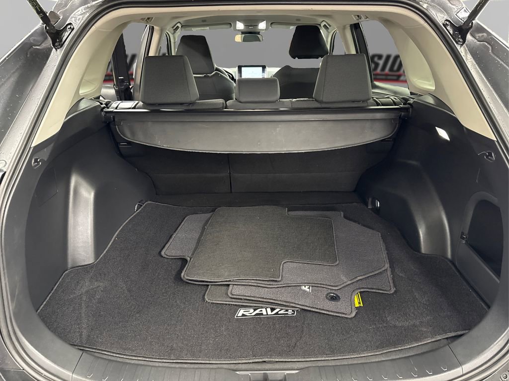 Used 2023 Toyota RAV4 LE image 11