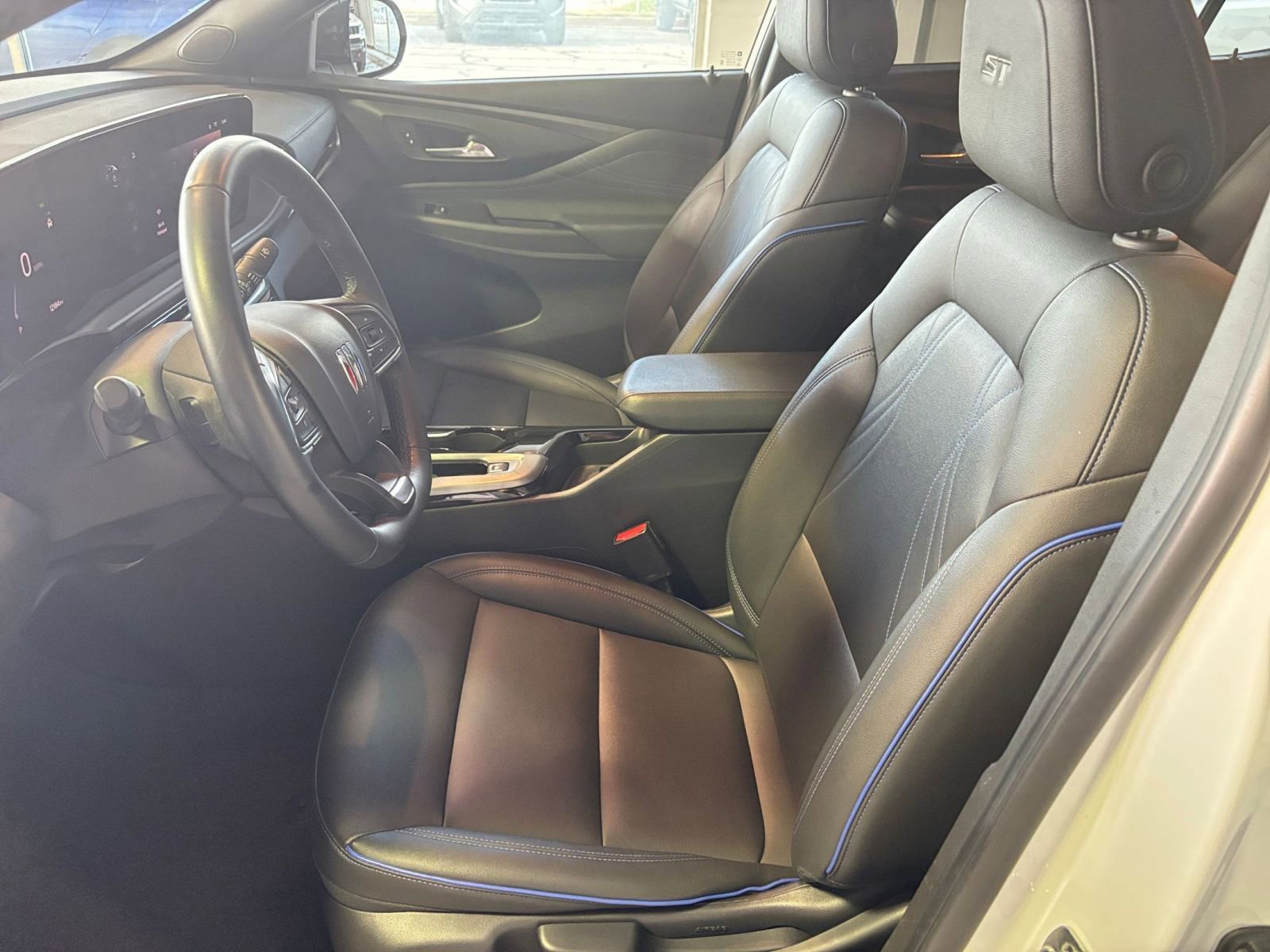 Used 2025 Buick Envista Sport Touring image 26