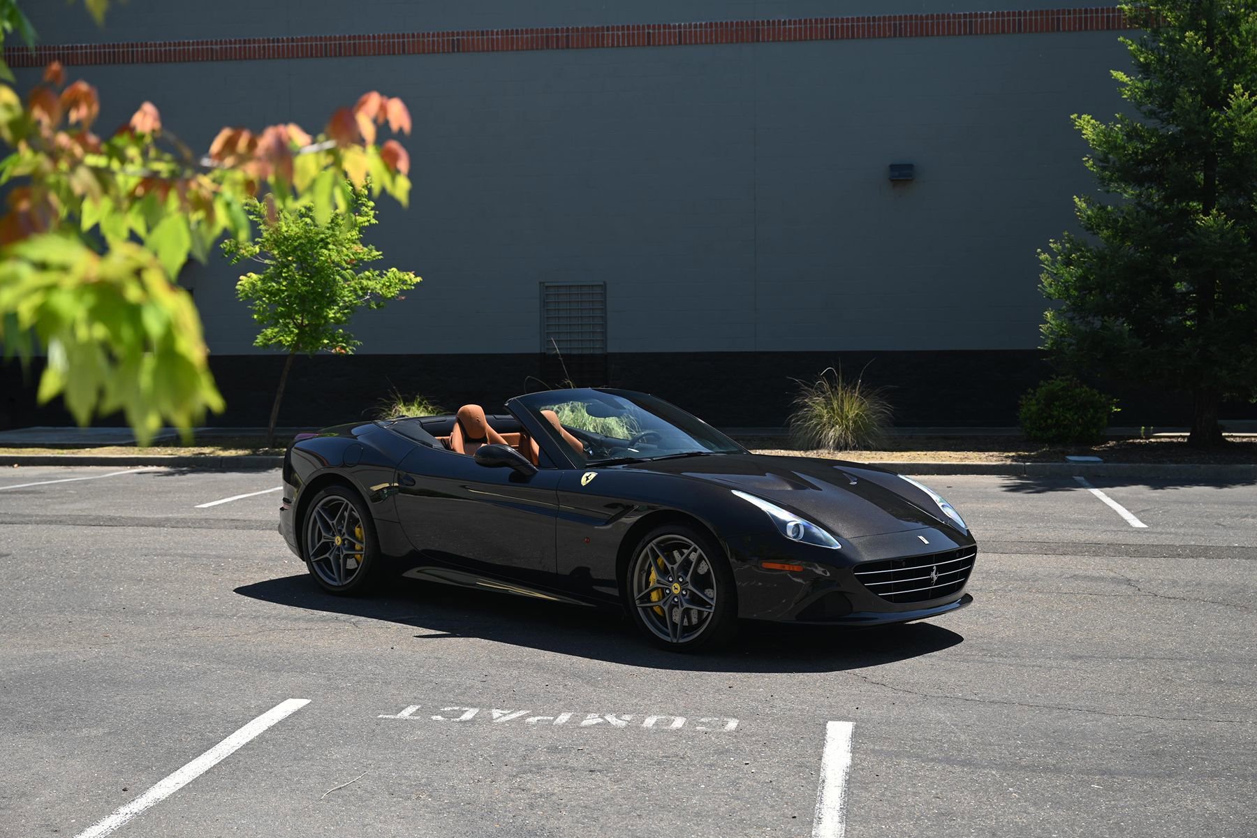Used 2016 Ferrari California T RWD image 13