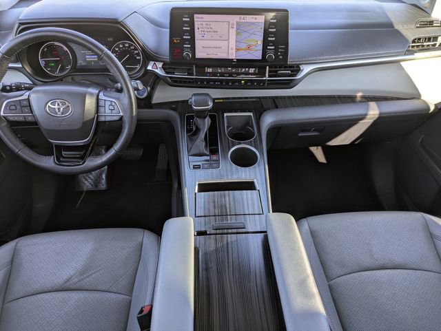 Used 2023 Toyota Sienna Limited image 11