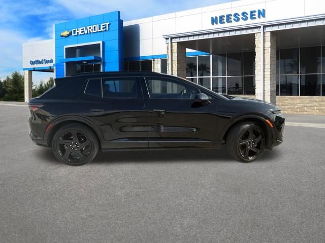 Used 2025 Chevrolet Equinox EV RS FWD image 2