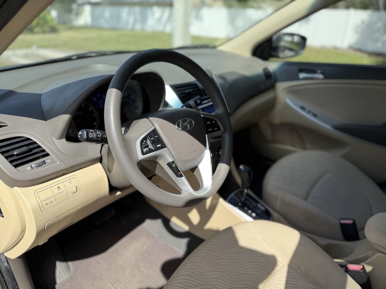 Used 2013 Hyundai Accent GLS w/ Premium Pkg FWD image 13