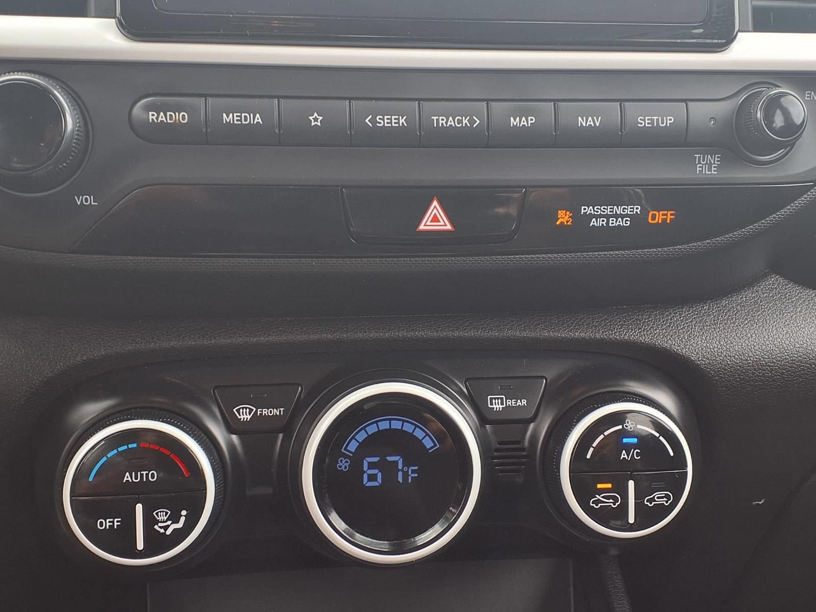 Used 2024 Hyundai Venue Limited FWD image 8