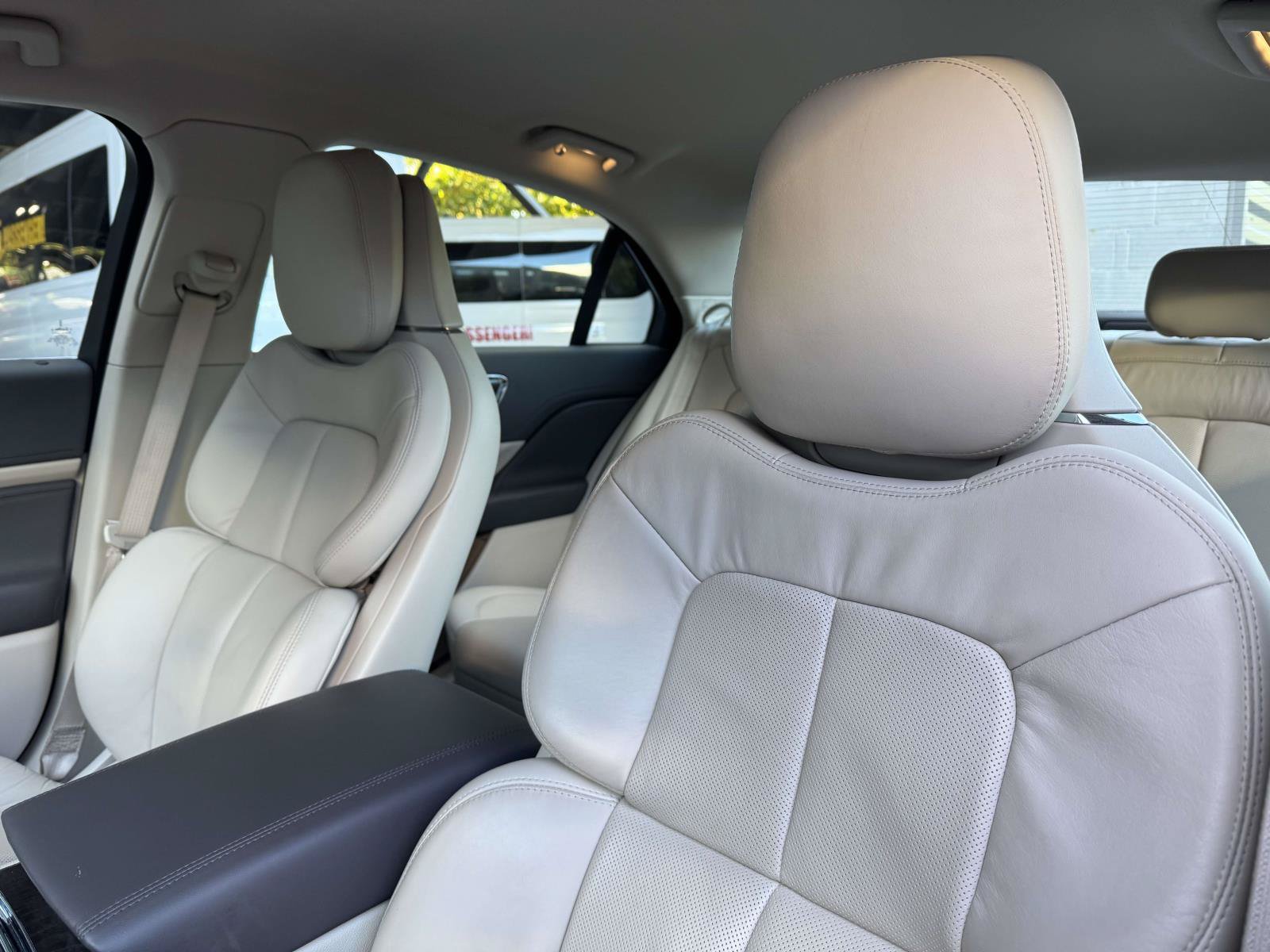 Used 2019 Lincoln Continental Select AWD/4WD image 29