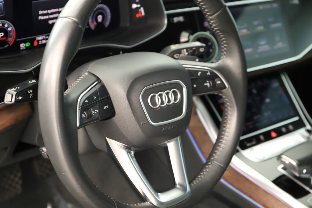 Used 2019 Audi Q8 Prestige image 16