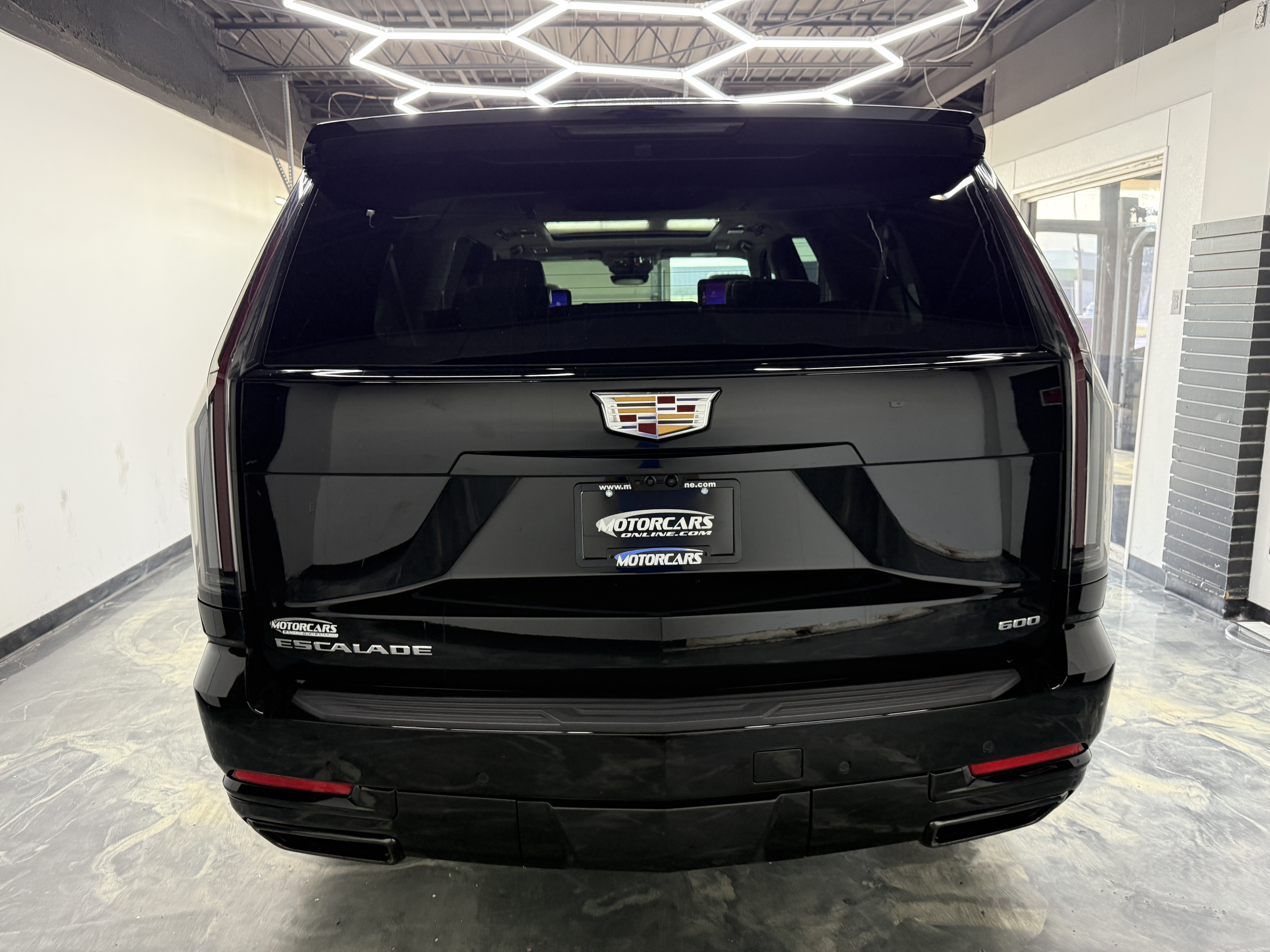 Used 2026 Cadillac Escalade ESV Platinum Sport AWD/4WD image 4