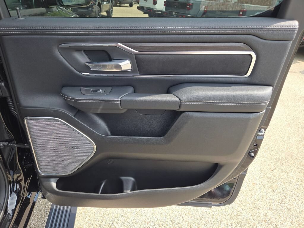 New 2027 RAM 1500 Laramie AWD/4WD image 8