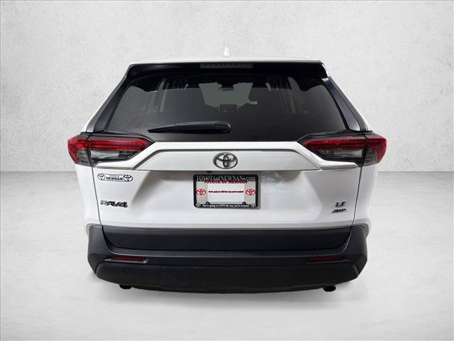Used 2023 Toyota RAV4 LE AWD/4WD image 4
