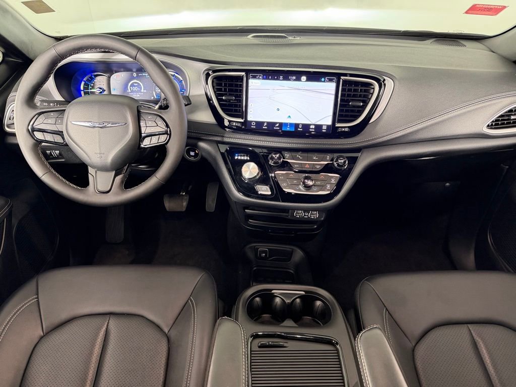Used 2024 Chrysler Pacifica Select image 13